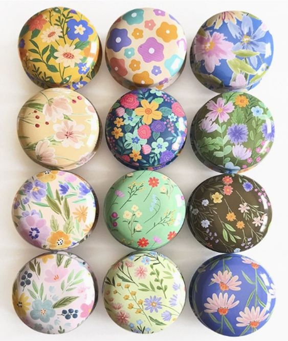 Hovedbilde Rund metallboks med blomster